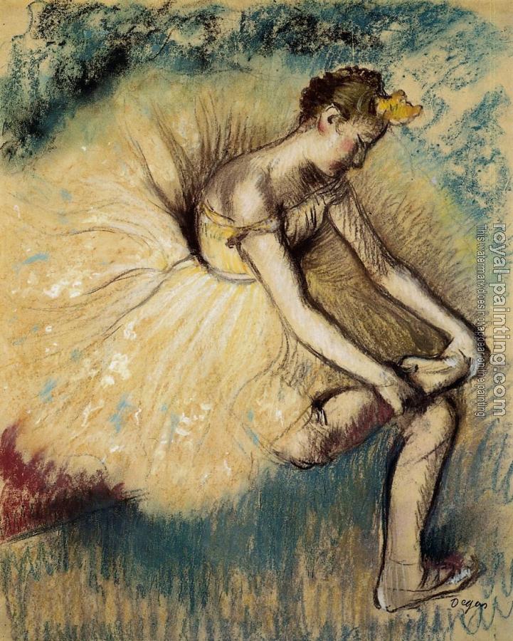 Edgar Degas : Dancer Putting on Her Slipper